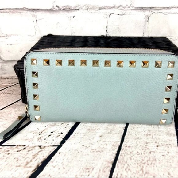 Valentino ROCKSTUD Garavani ZIPPY Zip around  long WALLET GREAT! - Picture 2 of 16